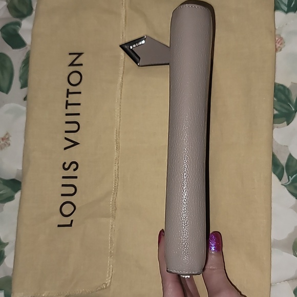 Louis Vuitton Grained Veau Cachemire Comete V Zippy Wallet Grey MI3165 +Dust Bag - Picture 6 of 15